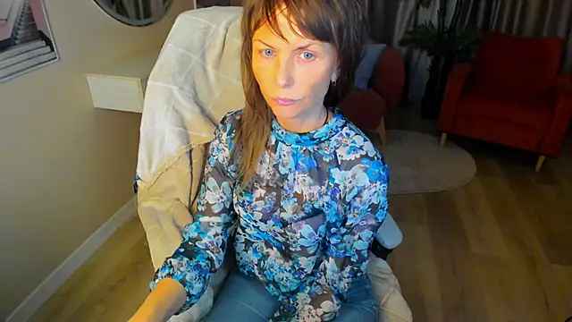 Snapshot of Elizabe_th chatting on February 6, 2025, 10:21 pm Elizabe th online show from February 6, 2025, 10:21 pm