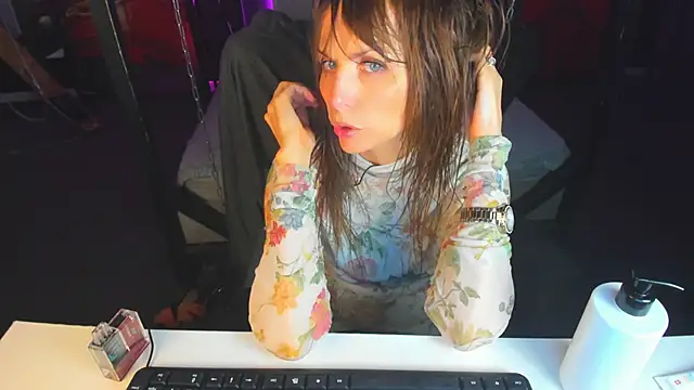 Snapshot of Elizabe_th chatting on March 10, 2025, 7:00 am Elizabe th online show from March 10, 2025, 7:00 am