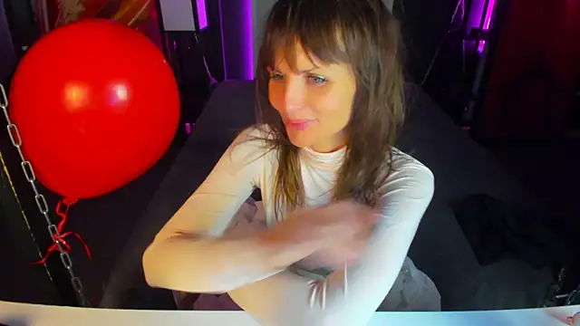 Snapshot of Elizabe_th chatting on February 14, 2025, 8:42 am Elizabe th online show from February 14, 2025, 8:42 am