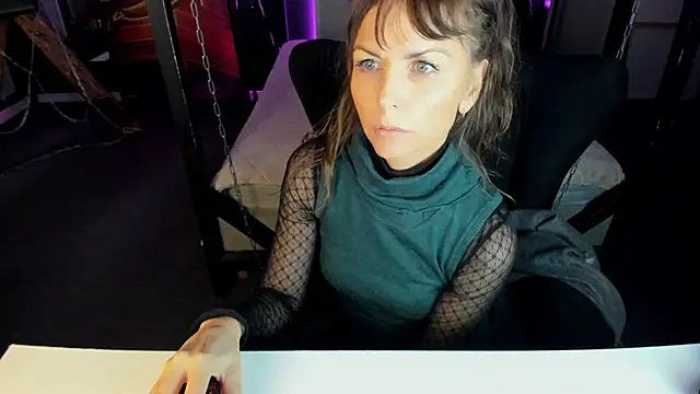 Snapshot of Elizabe_th chatting on February 9, 2025, 9:17 pm Elizabe th online show from February 9, 2025, 9:17 pm