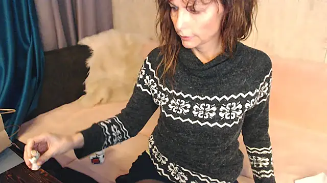 Snapshot of Elizabe_th chatting on October 7, 2025, 4:52 pm Elizabe th online show from October 7, 2025, 4:52 pm