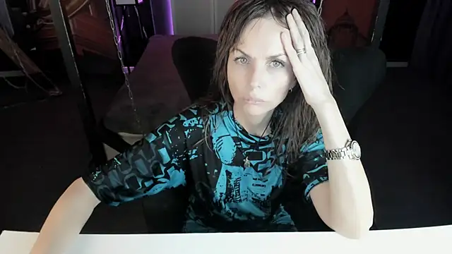 Snapshot of Elizabe_th chatting on March 15, 2025, 9:27 pm Elizabe th online show from March 15, 2025, 9:27 pm