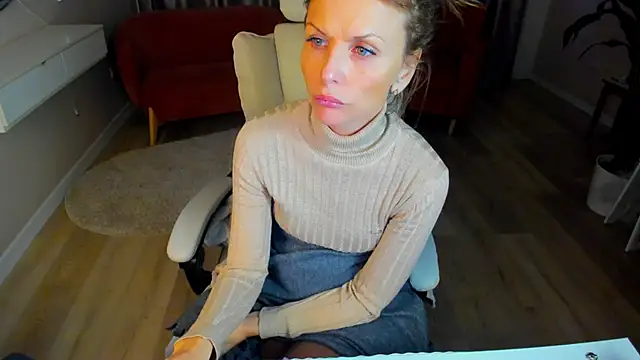 Snapshot of Elizabe_th chatting on March 7, 2025, 4:24 am Elizabe th online show from March 7, 2025, 4:24 am