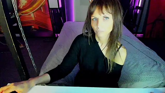 Snapshot of Elizabe_th chatting on February 2, 2025, 12:19 am Elizabe th online show from February 2, 2025, 12:19 am