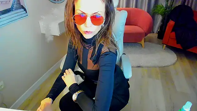 Snapshot of Elizabe_th chatting on February 16, 2025, 7:04 am Elizabe th online show from February 16, 2025, 7:04 am