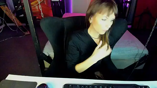 Snapshot of Elizabe_th chatting on February 1, 2025, 9:19 pm Elizabe th online show from February 1, 2025, 9:19 pm