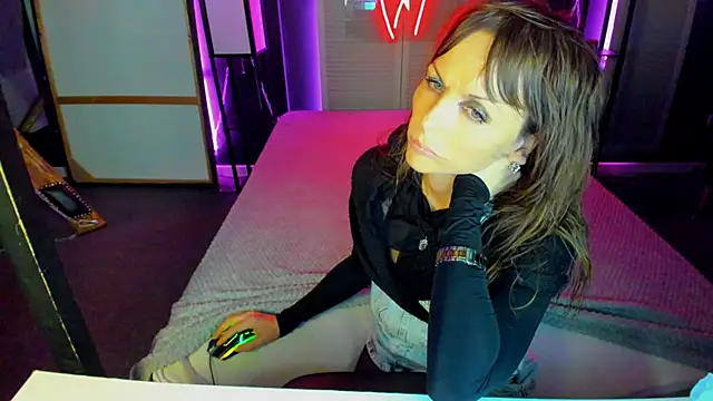 Snapshot of Elizabe_th chatting on February 18, 2025, 4:25 pm Elizabe th online show from February 18, 2025, 4:25 pm