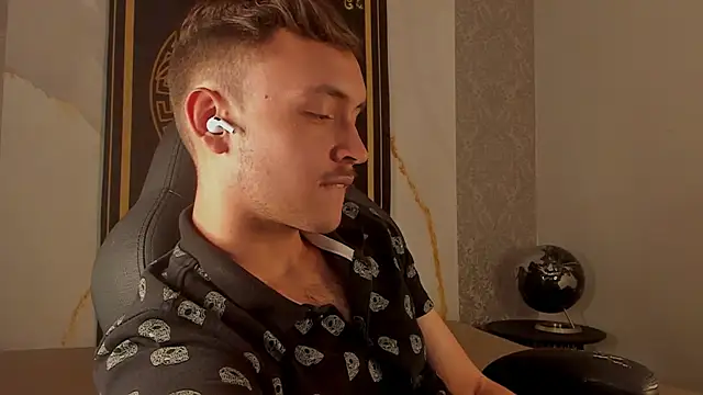 Desmon Clark online show from October 2, 2025, 10:35 pm