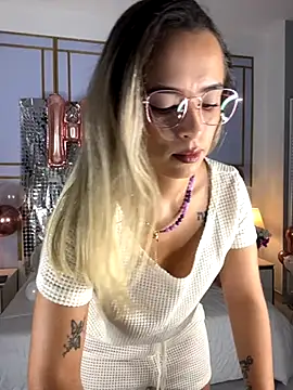aziac10 online show from October 14, 2025, 11:44 am