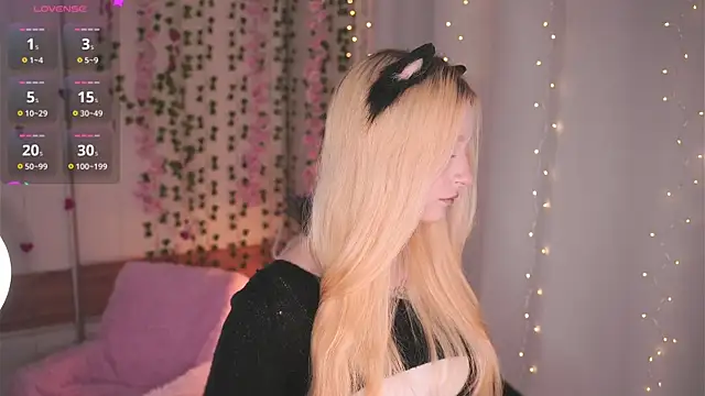 Snapshot of Naughty__Couplles chatting on February 15, 2026, 4:17 pm Naughty Couplles online show from February 15, 2026, 4:17 pm