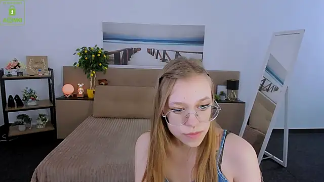 LayriantaVee online show from March 6, 2025, 1:14 pm