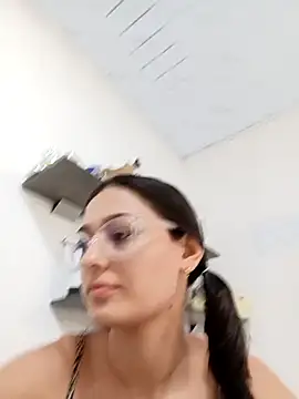 Ary-18 online show from October 4, 2025, 1:34 pm