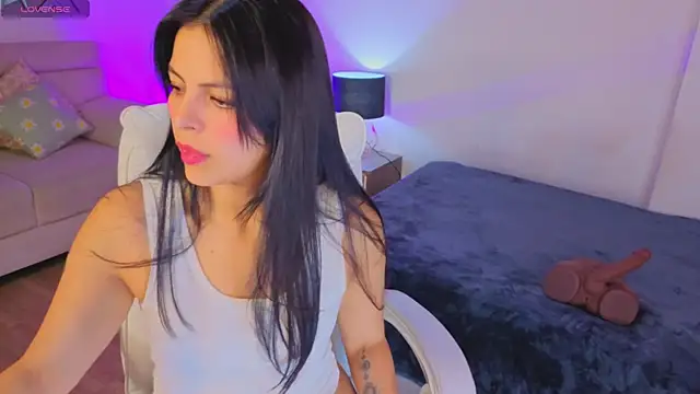 Eliie Ruizz online show from July 28, 2026, 4:31 am