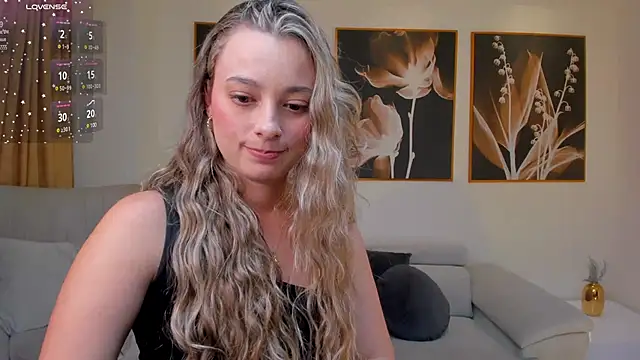 TiaraLawrence online show from December 13, 2024, 11:17 pm