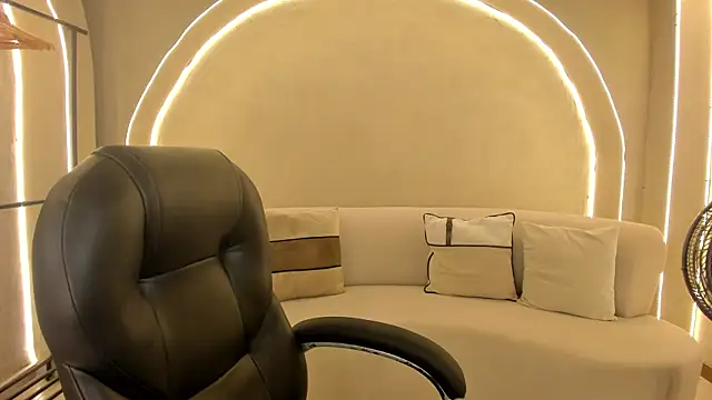 AmberFarrell online show from June 10, 2026, 8:43 pm