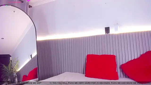 Snapshot of valentina_lux chatting on March 25, 2026, 7:24 pm valentina lux online show from March 25, 2026, 7:24 pm