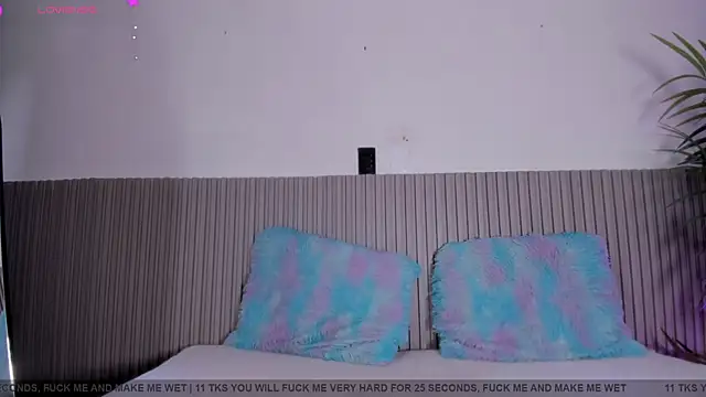 Snapshot of valentina_lux chatting on March 31, 2026, 8:44 pm valentina lux online show from March 31, 2026, 8:44 pm