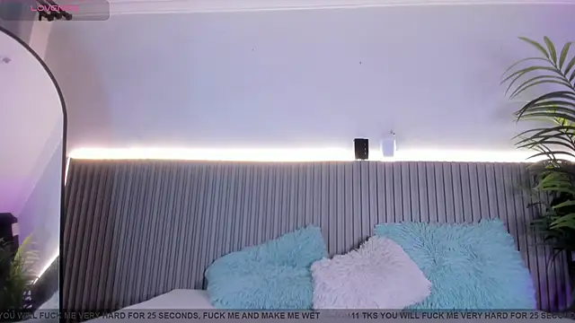 Snapshot of valentina_lux chatting on February 25, 2026, 7:25 pm valentina lux online show from February 25, 2026, 7:25 pm