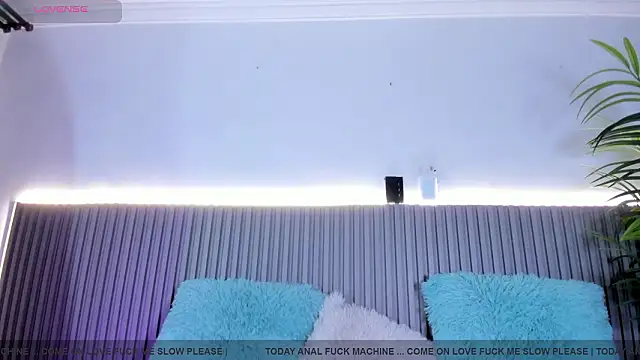 Snapshot of valentina_lux chatting on February 24, 2026, 7:15 pm valentina lux online show from February 24, 2026, 7:15 pm