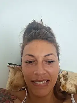 Snapshot of Hanna_Charming chatting on April 19, 2026, 3:13 pm Hanna Charming online show from April 19, 2026, 3:13 pm