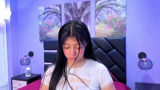 KimberlyVillaLobos online show from November 18, 2025, 11:35 am