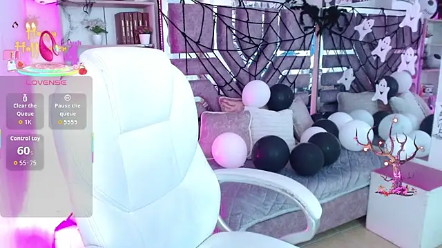 AliceWalker 11 online show from October 27, 2025, 8:21 pm