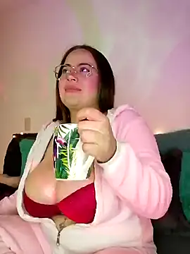Snapshot of soofy__ chatting on February 15, 2025, 3:20 am soofy online show from February 15, 2025, 3:20 am