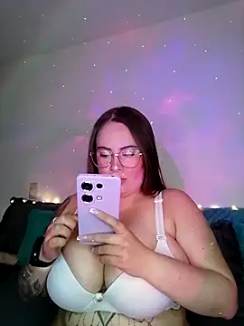 soofy   online show from February 16, 2026, 4:44 am