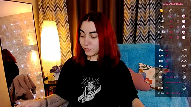 hannacheekss  online show from December 1, 2025, 2:01 am