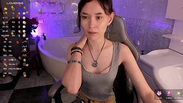 Emily Strikeee online show from November 12, 2025, 9:57 am