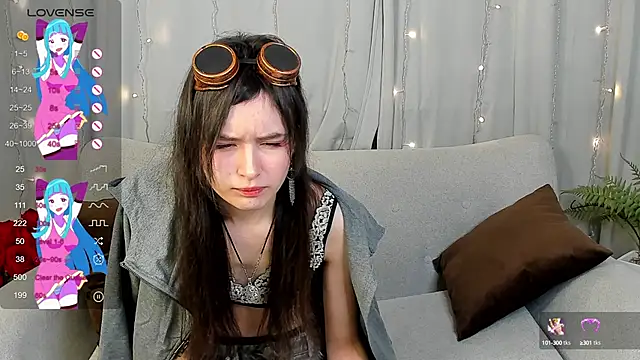 Emily Strikeee online show from March 17, 2025, 12:25 pm