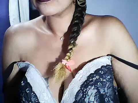 Snapshot of layanah12 chatting on October 7, 2025, 2:40 pm layanah12 online show from October 7, 2025, 2:40 pm