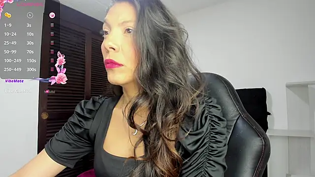 Selenakyle92  online show from June 5, 2026, 3:33 am