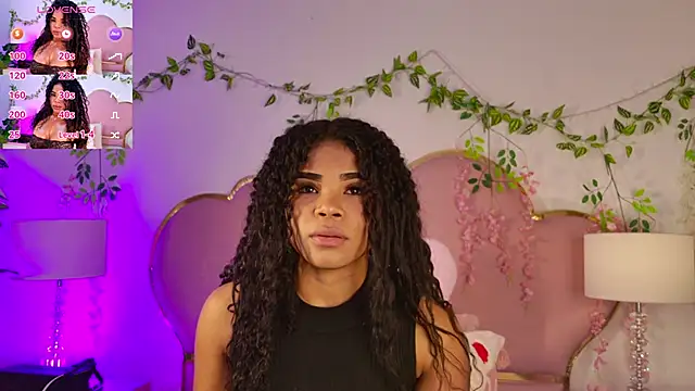 NahiaraReina online show from April 14, 2026, 1:16 pm