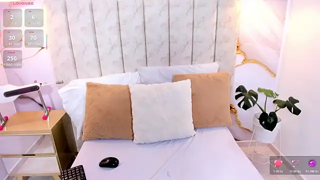 LauraSmith-01 online show from April 10, 2026, 9:44 pm