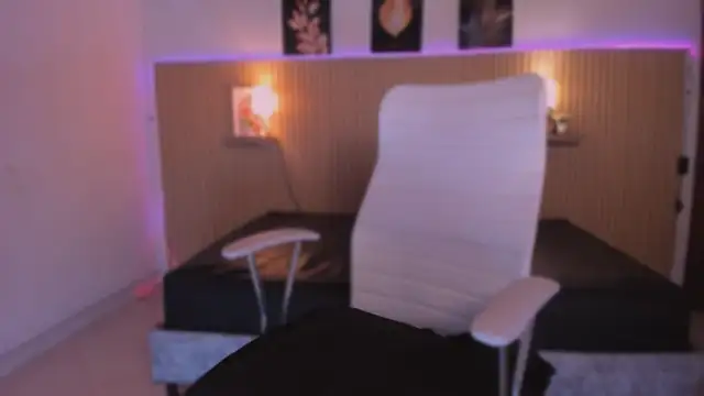 cloe sirena online show from April 9, 2026, 2:01 pm