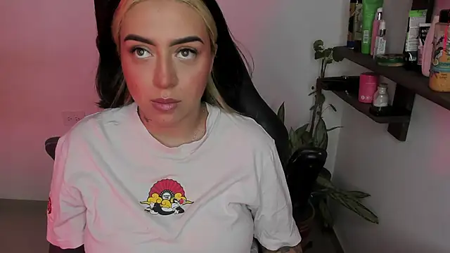 AnnikaMerliahh  online show from December 20, 2025, 1:25 pm