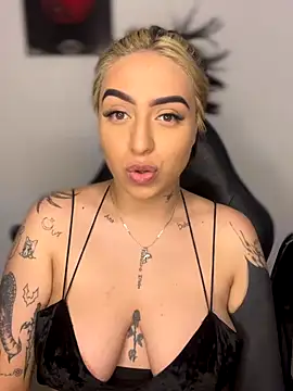 AnnikaMerliahh  online show from November 7, 2025, 9:41 pm