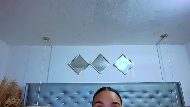 EileenBenzon online show from December 3, 2025, 4:50 pm