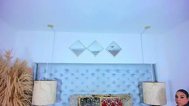 EileenBenzon online show from November 12, 2025, 5:11 am