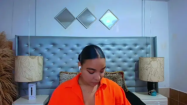 EileenBenzon online show from November 22, 2025, 5:50 am