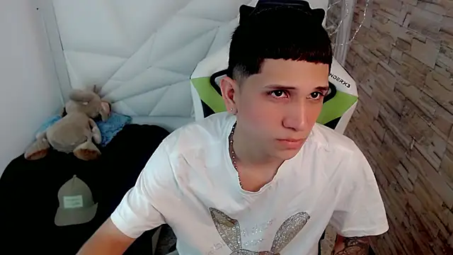 Snapshot of Brayan_lopezz chatting on February 3, 2025, 12:57 pm Brayan lopezz online show from February 3, 2025, 12:57 pm