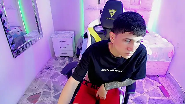 Snapshot of Brayan_lopezz chatting on January 27, 2025, 3:39 pm Brayan lopezz online show from January 27, 2025, 3:39 pm