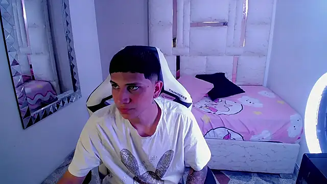 Snapshot of Brayan_lopezz chatting on March 19, 2025, 12:45 pm Brayan lopezz online show from March 19, 2025, 12:45 pm