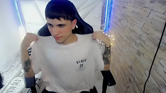 Snapshot of Brayan_lopezz chatting on December 4, 2024, 5:49 pm Brayan lopezz online show from December 4, 2024, 5:49 pm