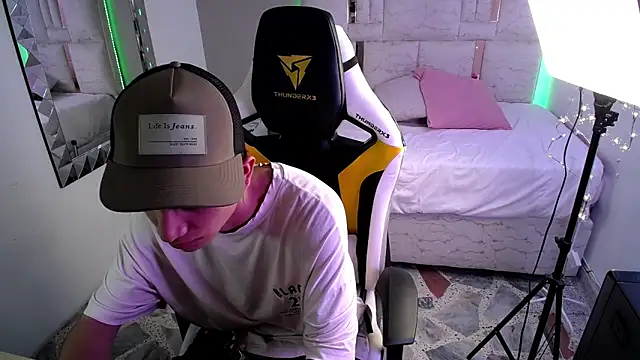 Snapshot of Brayan_lopezz chatting on January 7, 2025, 1:14 pm Brayan lopezz online show from January 7, 2025, 1:14 pm