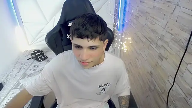 Snapshot of Brayan_lopezz chatting on December 3, 2024, 2:22 pm Brayan lopezz online show from December 3, 2024, 2:22 pm