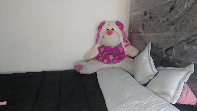 skinny sweet2411 online show from December 18, 2025, 4:28 am