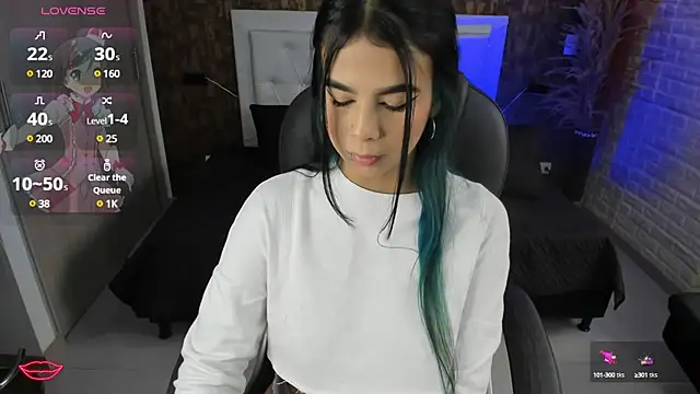 EMALINDA  HILSS online show from March 4, 2025, 12:01 pm