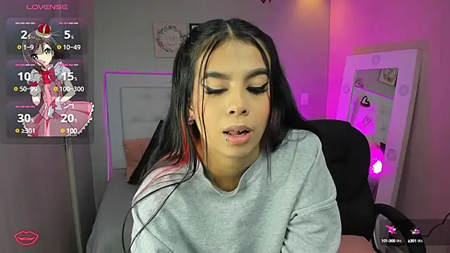 EMALINDA  HILSS online show from February 21, 2025, 11:55 am